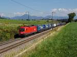 Die 1116 262 mit einem KLV-Zug am 12.08.2018 unterwegs bei Straß.