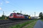 Mit einem  Kastelzug kommt die ÖBB 1116 120 aus Klein Gerau hier in Groß Gerau in Richtung Bischofheim gefahren am Abend des 12.5.2019 