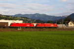 1116 098-5 und 270-0 vor einem Güterzug am Nachmittag des 5.8.19.