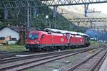 Blick auf 1116 278, welche am Abend des 04.07.2018 zusammen mit 1116 127 von der D 245 6020 unter der italienischen Oberleitung im Bahnhof von Brennero wieder zurück nach Österreich