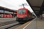 Ausfahrt am Mittag des 06.07.2018 von 1116 267 mit dem EC 163  Transalpin  (Zürich HB - Graz Hbf) aus dem Hauptbahnhof von Innsbruck in Richtung Wörgl. Die 1116 267 brachte den EuroCity bis nach Selzthal, wo ein Richtungswechsel vorgenommen wird und eine 1144er den Zug bis zum Zielbahnhof bringen wird. Links ist die 2070 028 zusehen, welche im Autoreisezug-Terminal abgestellt stand.