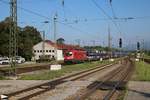 ÖBB Siemens Taurus 1116 140-5 mit Autotransortwagen am 09.08.20 in Rosenheim Bhf vom Bahnsteig aus fotografiert