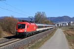 1116 149 mit dem IC 183/RE 50183 (Stuttgart Hbf-Zürich HB/Singen(Htw)) bei Weilheim 24.3.21