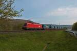 ÖBB Siemens Taurus 1116 257-7 mit KLV Zug in Wernfeld (Bayern) am 01.05.21