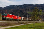 1144 251-3 und 1116 263-4 und 1114-013-0 an einem langen Gz bei Schwarzach.