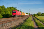 1116 147 ÖBB mit einem KLV-Zug bei Thüngersheim Richtung Gemünden, 07.05.2020