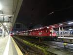 ÖBB 1116 086 mit einem IC in Frankfurt am Main Hbf bei Nacht.