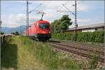 Gemeinsam durchs Inntal: Zurck an der alten Fotostelle kommt die 1116 243 und eine Schwesterlok am 29.06.07 mit dem OEC 563  GETZNER WERKSTOFFE  von Bregenz nach Wien Westbahnhof vorbei.