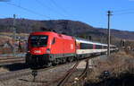 1116 181 mit dem IC 188/RE 50188 (Zürich HB/Singen(Htw) - Stuttgart Hbf) in Spaichingen 27.2.22