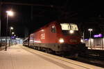 Die 1116 166 bespannt am 22.5.2022 gemeinsam mit der 1116 102 am Zugschluss den SNJ464 von Graz Hbf nach Zürich HB und wartet in Bruck/Mur auf die Weiterfahrt in Richtung Selzthal.