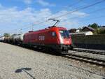 1116 268-4 konnte mit ihrem Kesselwagenzug bei Durchfahrt Bahnhof Schärding vom Bahnsteig2/3 beobachtet werden; 221006