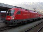 Ein BB Taurus BR 1116steht mit seinem REX von Innsbruck nach Landeck bereit im Hauptbahnhof innsbruck, um durchs schne Inntal zu fahren.