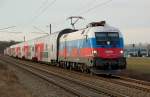 1116 084 vor dem Regionalzug R 2225 von Satov nach Payerbach - Reichenau am 22.02.2008 kurz vor Leobendorf - Burg Kreuzenstein.