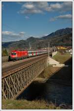 OIC 539 „Therme Nova Kflach“ von Wien nach Villach am 5.4.2008 bei der Querung der Mur kurz vor Leoben.