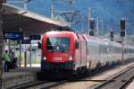 Und direkt danach kam der Gegenzug des  Transalpin  nach Wien-West aus Basel(SBB). Fhrend 1116 165-0 mit zustzlicher SBB-Wippe, wie erkennbar. (Wrgl, 20.07.2008)