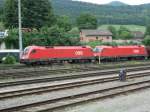 Ein Taurus Doppelpaket mit 2 1116 fhrte am 31.07.08 einen Tonderzug aus Wien nach Villach Gterbahnhof. Hier bei der Durchfahrt in Leoben.