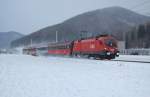 Mit dem IC 500 ist die 1116 093 am winterlichen   22.11.2008 kurz vor Micheldorf unterwegs gewesen.