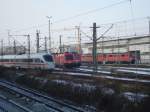 Triebfahrzeugparade im Bw Mnchen Hbf am 03.01.09: neben den ICE-T  Wien  der BB (4011 590-9) gesellt sich ein Taurus-Landsmann der Baureihe 1116 sowie einige BR 110 und BR 111 hinzu.