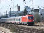 1116 254-2 mit einem mir nicht bekannten Zug bei der Durchfahrt beim Heimeranplatz, 7.4.2.2009