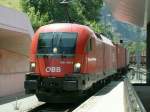 1116 106-4 mit einem Containerzug bei der Durchfahrt im   Bhf.Feldkirch am 17.06.09