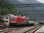 Die 1116 122 wurde am 11.06.2009 im Bahnhof Brenner von einer E 405 nach sterlich zurckgeschubst.
