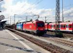 Zum Abschluss des Treffens ging es nach Mnchen-Trudering,wo diese Fuhre erwartet wurde,1116 242-7 leistete der Kyoto-Lok 1016 023-2 Vorspann vor einem gemischten Gterzug nach Salzburg (Bahnbildertreffen 16.05.09)