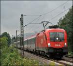 1016 040 ist zwischen Brannenburg und Oberaudorf mit dem OEC 668  H2O-Hotel-Therme-Resort , Graz Hbf - Bregenz, unterwegs.