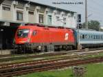 1116 017-3 mit einem EC im Bahnhof Bruck/Leitha, am 19-08-2002