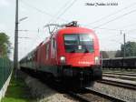 1116 044-7 mit einem Schnelzug im Fbhf. Bruck/Leitha, am 21-08-2002