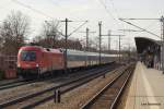 1116 196-5 rast am 20.03.10 mit dem IC 2083  Knigssee  von Hamburg-Altona nach Berchtesgarden Hbf durch Trudering am Stadtrand von Mnchen.