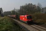 Die ex Spanien Lok 1116 232 mit einem gemischten Gterzug am 24.04.2010 bei Vogl.