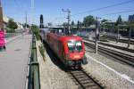 Taurus 1116 032 fahrt mit ihrem DoSto-Wendezug als R2342 von Payerbach-Reichenau nach Bernhardsthal gerade in Wien Meidling ein.