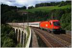 1116 135 fhrt mit IC 652 (Graz-Wien) ber das Wagnergraben Viadukt nahe Klamm-Schottwien.