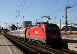 1116 260 schiebt den EC 112 aus dem Mnchner Hbf.(10.10.10)