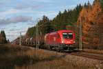 1116 268 mit einem gemischten Gterzug am 05.11.2010 bei Sauerlach.