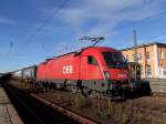 1116 108-0  kmpft  sich mit einem Containerzug bei Passau-Hbf Richtung sterreich;101113