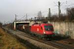 1116 147 mit einem gemischten Gterzug am 20.11.2010 bei Mnchen-Trudering.