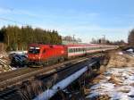 Die 1116 002 am 06.02.2011 mit dem EC 111 unterwegs bei Grokarolinenfeld (B Vogl).