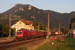 In den letzten goldenen Sonnenstrahlen dieses wunderschnen Hochsommertages passierte um 20:12 1116 184 mit diesem Gterzug den Bahnhof in Losenstein Richtung Steyr.