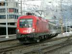 Ausfahrt des  Transalpin  mit 1116 256-7 nach Wien im Grenzbahnhof Buchs/SG.10.03.06