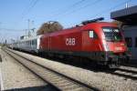 Die 1116 264-1 mit dem Eurocity aus Warschau Richtung Villach in Wien Atzgersdorf am 26.09.2011