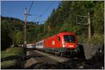 ber den herbstlichen Semmering, fhrt 1116 031 mit IC 652 von Graz nach Wien Meidling.