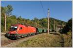 1116 076 mit einem Gterzug am 18.10.2011 bei der Durchfahrt in Klamm-Schottwien auf der Semmering Nordrampe.