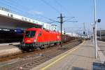 Durchfahrt eines Gterzuges durch den Linzer Hauptbahnhof am 23.10.2011.