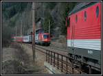 Das kann passieren, wenn man auf der anderen Seite steht. Eine 1116 der GySEV mit dem EC 158 „Croatia“ am 7.4.2006 auf dem Weg nach Wien beim Anstieg auf die Semmering Sdrampe kurz nach Mrzzuschlag.