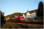 1116 256 mit einem Containerzug in Greifenstein. 22.10.11