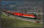 1142 598 und 1116 104 ziehen einen Gterzug ber den Semmering (7.4.2006 fotografiert auf der  Apfelwiese )