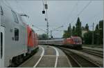 Während ein Taurus ihren Nahverkehrszug von Bludenz nach Lindau am Ziel ist, wartet die ÖBB 1116 093-4 mit dem IC 119 auf die Abfahrt nach Innsbruck.