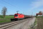 1116 175 mit einem Gterzug am 19.04.2012 bei Hilperting.