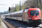 Die 1116 190 mit dem CNL 484 der Umleitung fahren musste weil die Tauernbahn gesperrt war und deswegen erst um 13:39 durch Mnchen Trudering kam.